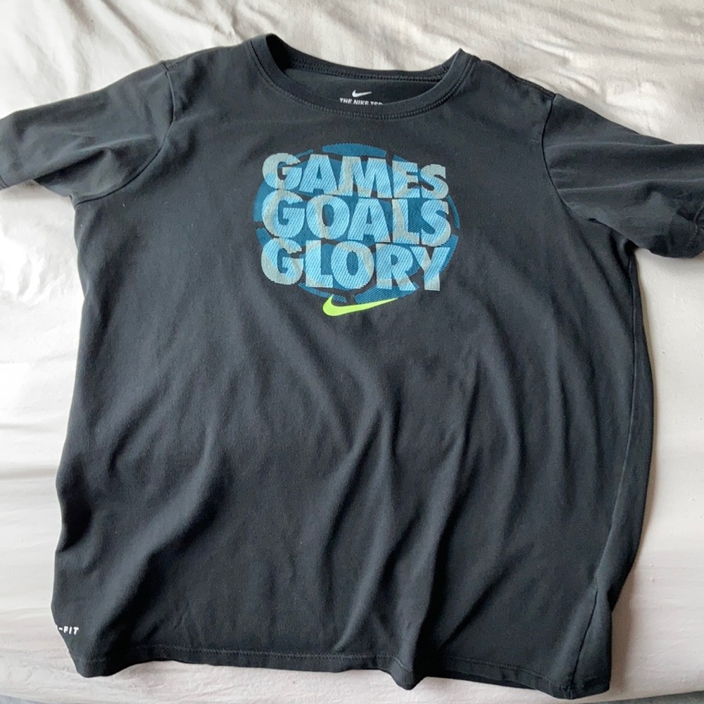Boys Nike shirt sz xl